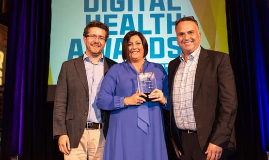 Phillipa Winter receives the CIO of the year award at the Digital Health Summer Schools 2018