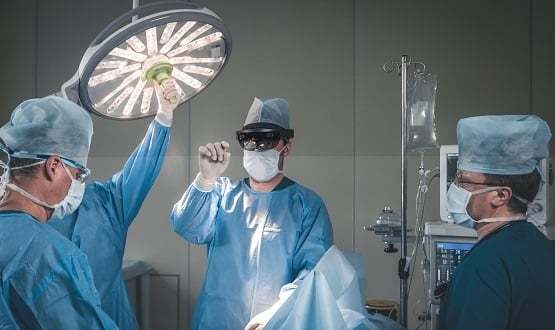 Surgeons use AR technology in theatre
