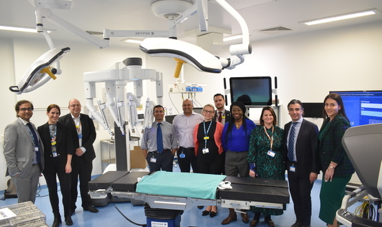 Surgical team at Dartford and Gravesham with the da Vinci RAS system